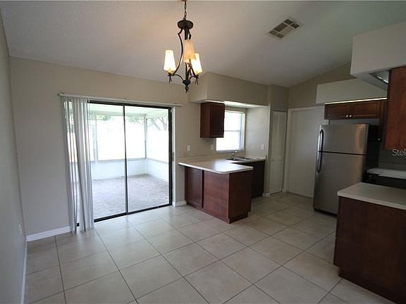 5th image of 213 Cranbrook Dr