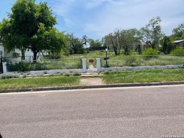 969 Ave D, Eagle Pass, TX 78852
