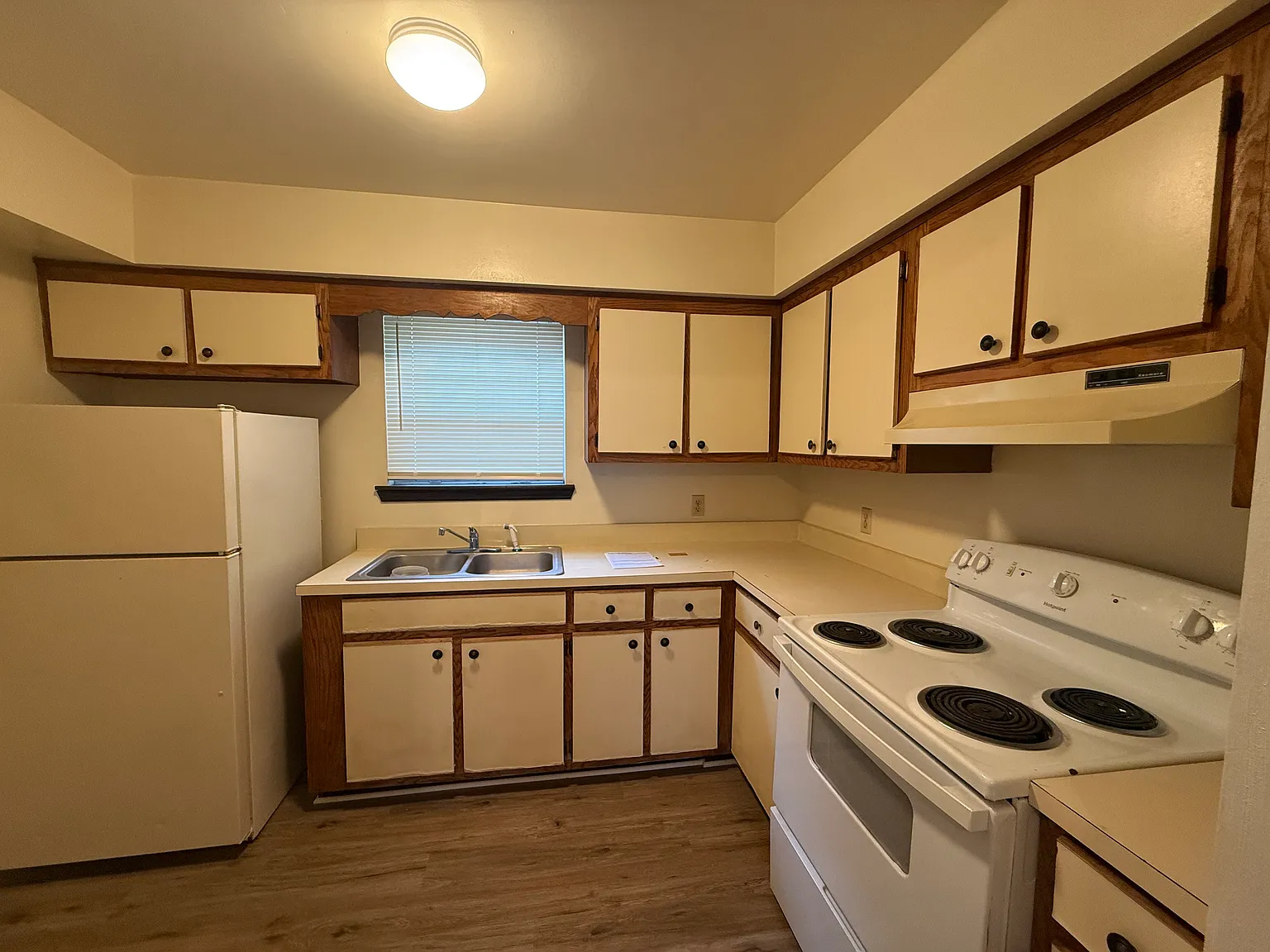2 bed, 1000 sqft, $950 — Photo 3