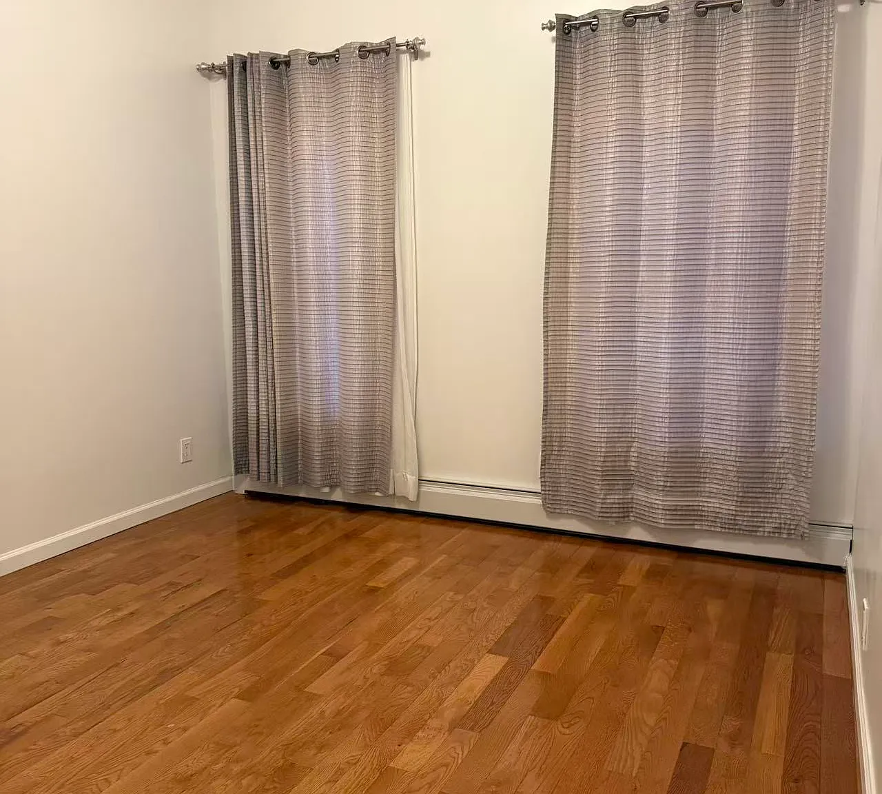4 bed, 1000 sqft, $3,200 — Photo 2