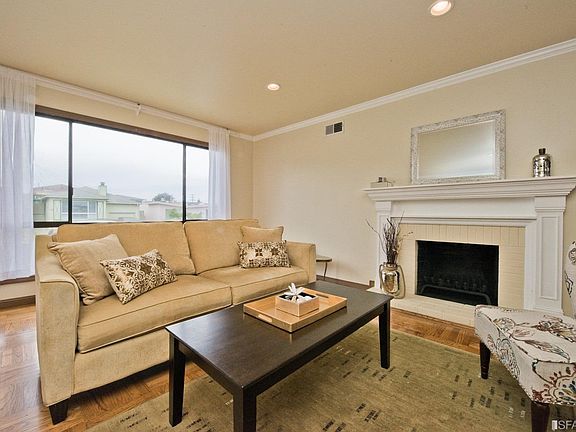 4th image of 705 Skyline Dr
