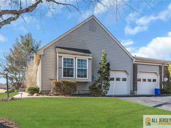44 Yorkshire Dr, Monroe Township, NJ 08831