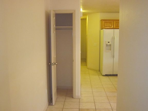 Entrance / Coat Closet