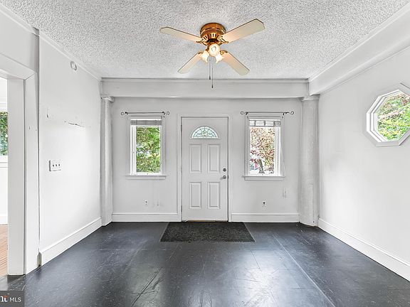 5th image of 216 E Mount Vernon St