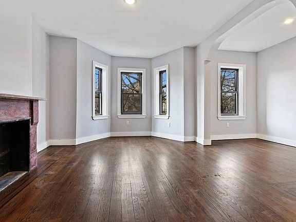 4th image of 30 Van Nostrand Ave