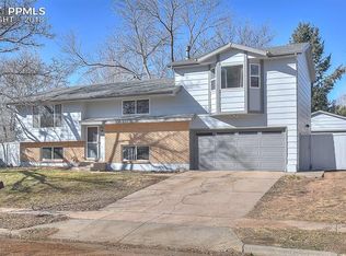 4414 Ridgeglen Rd, Colorado Springs, CO 80918