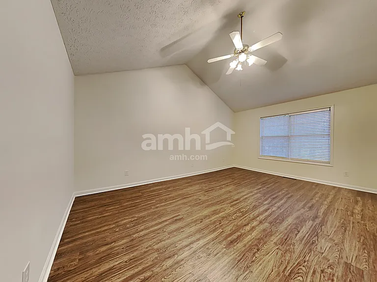 817 Hillary Ct — Photo 11