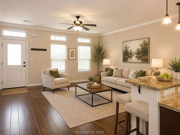 4th image of 405A Ash St E #A