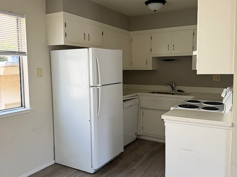 25 Lewis Ave #4 — Photo 5