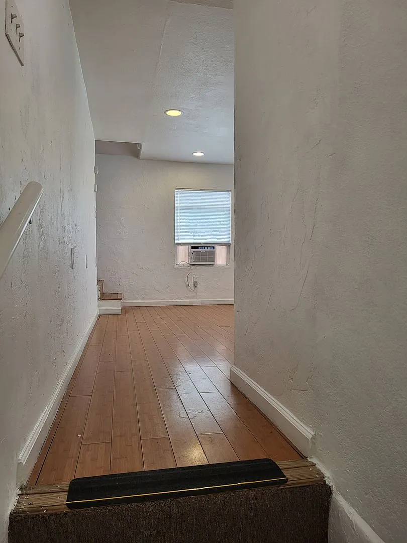 747 Willow St #6 - Cozy Upstairs Furnished Studio near Midtown - Available Oct 1st — Photo 1