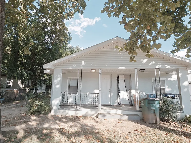 236 Berkley St SE #B — Photo 1