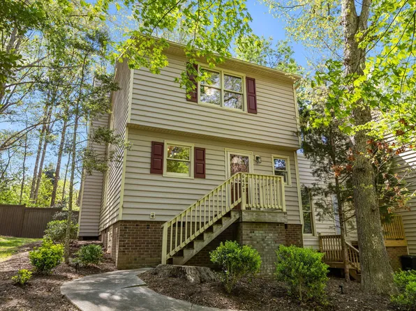 6422 English Oaks Dr, Raleigh, NC 27615