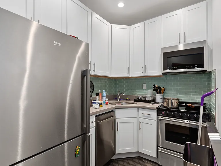 9 Christopher St #10 — Photo 1