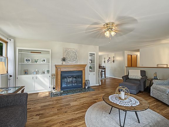 5th image of 511 Saint Clare Ct