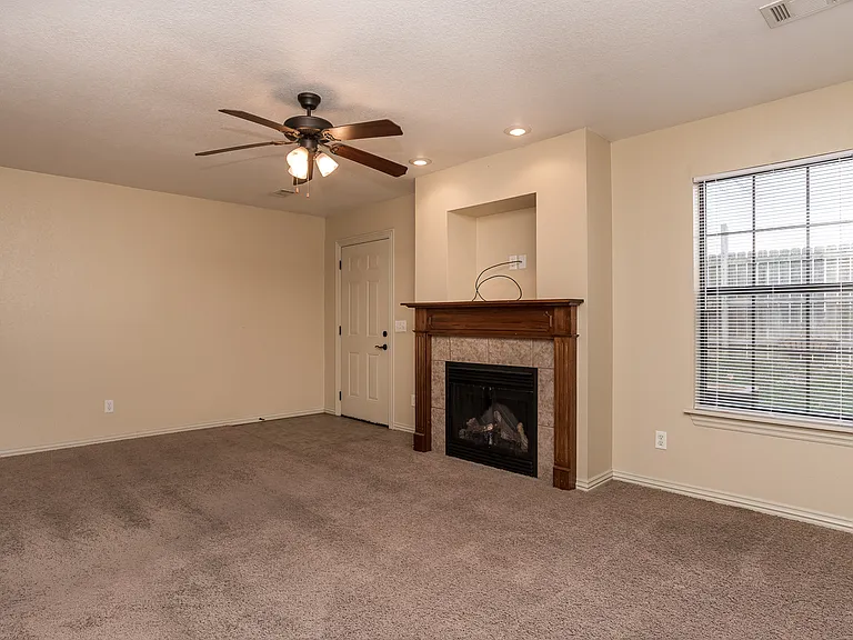 4040 Glenstone Ter — Photo 8