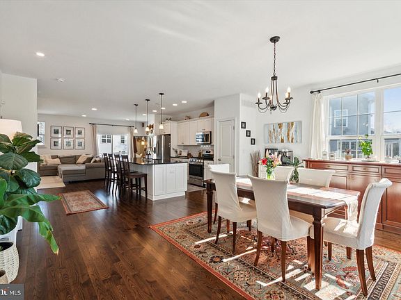 4th image of 21 Richards Ln