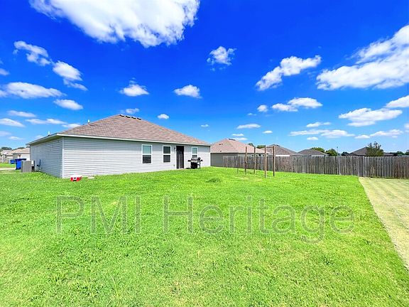 4th image of 873 NW Evans Cir