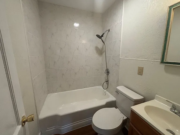 2527 S Hydraulic St — Photo 8