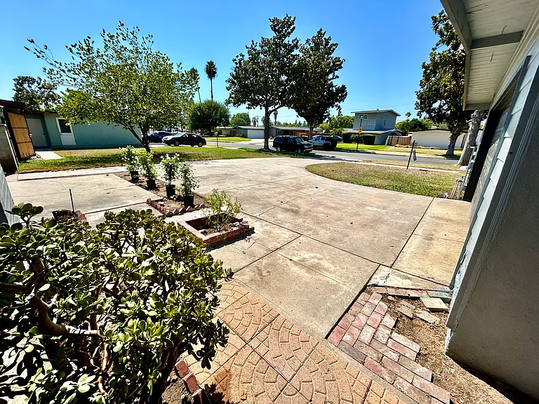 8198 Helena Ave — Photo 9