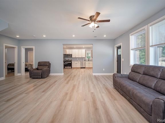 4th image of 206 Joliet Ave