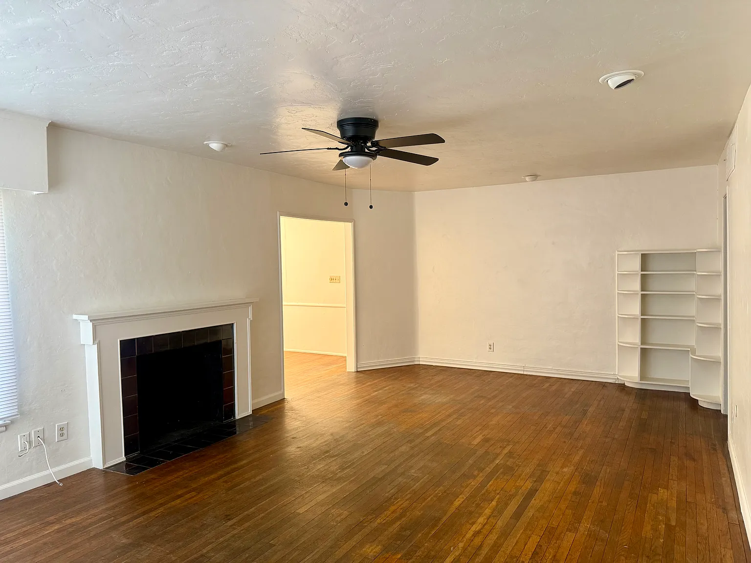 3 bed, 2000 sqft, $2,400 — Photo 2