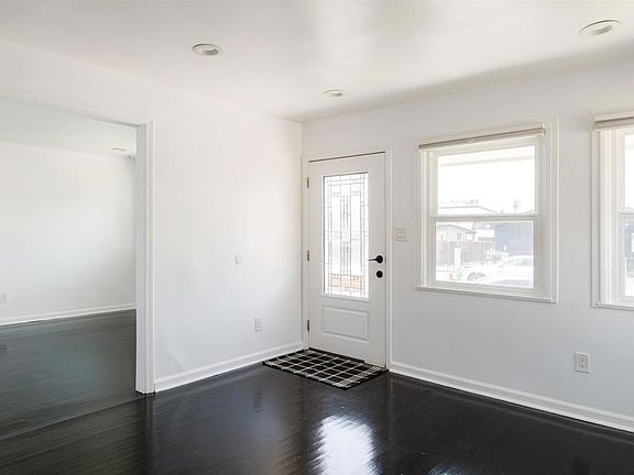 5th image of 3507 E 3rd St