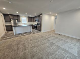 617 Maple Ct, Columbus, MI 48063