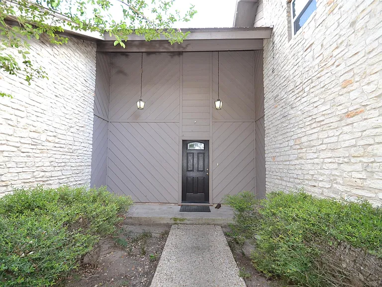 8833 Tallwood Dr — Photo 2
