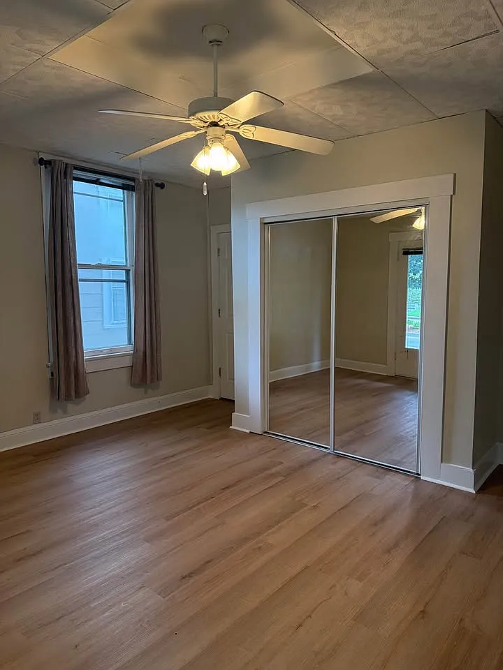 1 bed, 1000 sqft, $1,075 — Photo 4