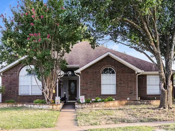 1207 Calvert Dr, Cedar Hill, TX 75104