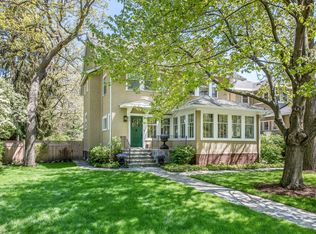 375 Hawthorn Ln, Winnetka, IL 60093