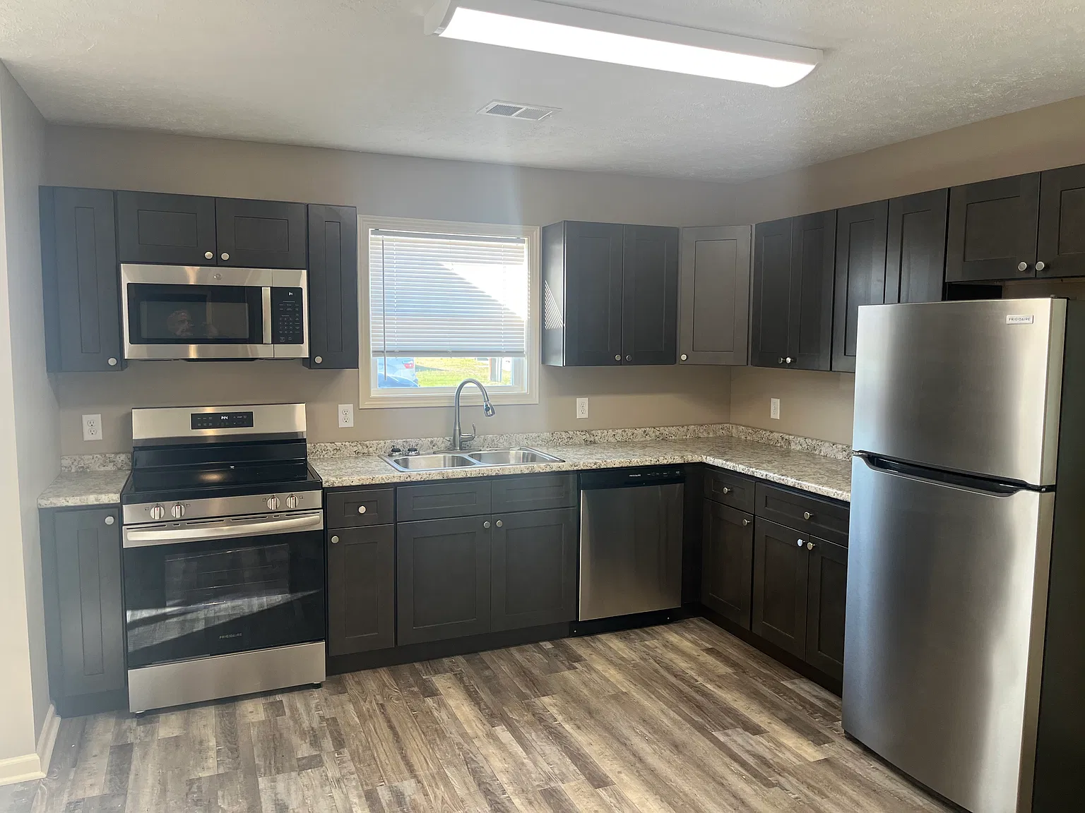 3 bed, 1176 sqft, $1,300 — Photo 2