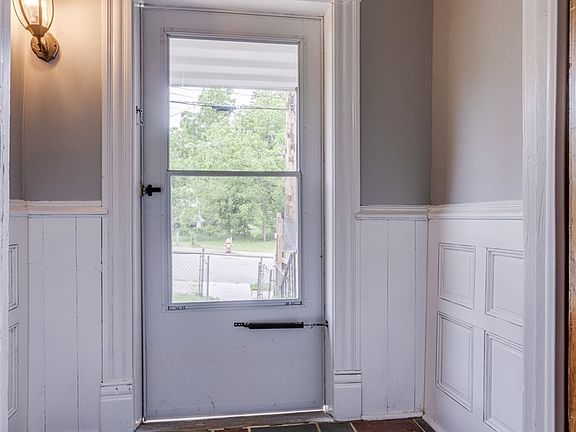 3rd image of 2637 Norwood Ave