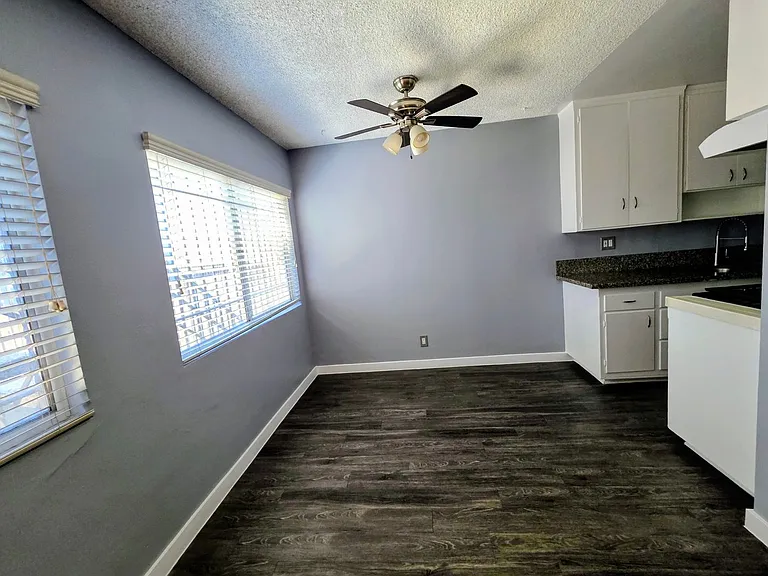 421 Venice Way — Photo 11