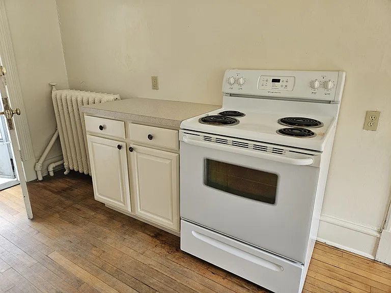 31 School St #4 — Photo 5