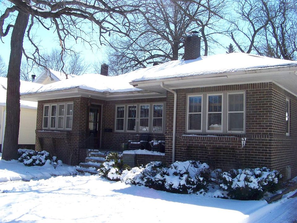 1st image of 9 Oak Dr