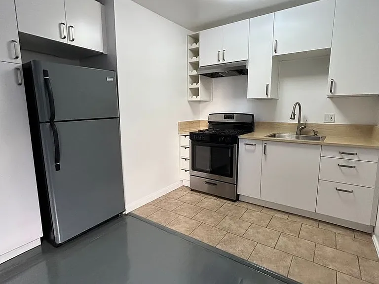 1236 Leighton Ave — Photo 6