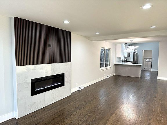 2nd image of 8948 S Crandon Ave