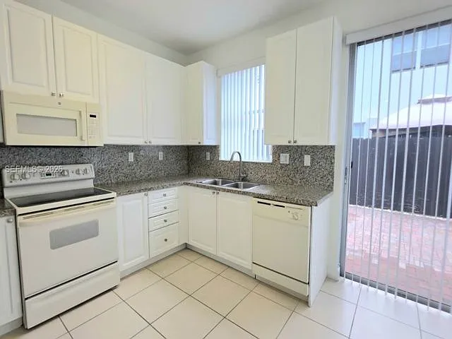 5570 NW 107th Ave — Photo 4