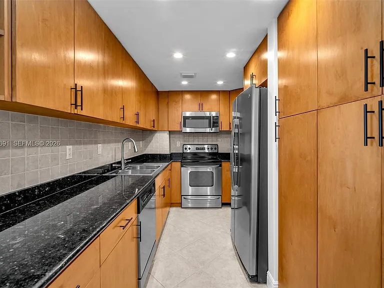 10350 W Bay Harbor Dr #8F — Photo 11