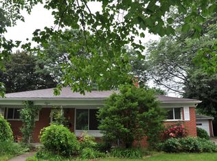 2 Medford Cir, Ann Arbor, MI 48104