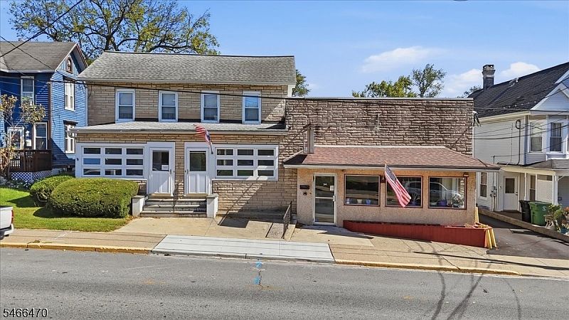 1st image of 32 Broad St