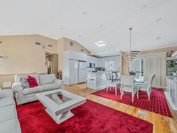 5th image of 3075 Hewlett Avenue