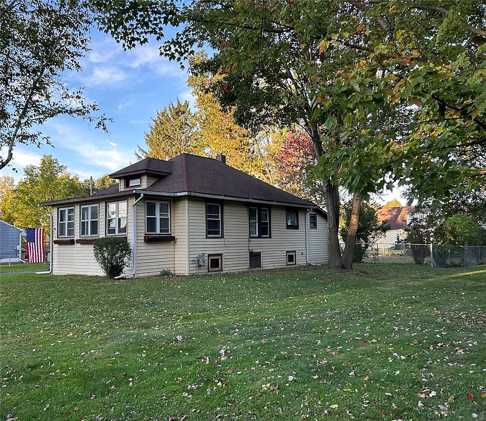 2 bed, 1.0 bath, 858 sqft, $1,400 — Photo 2