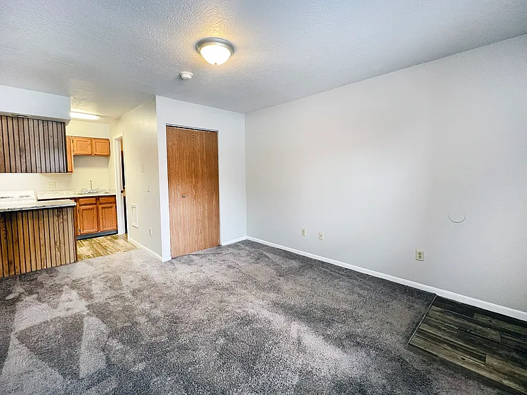 2550 N Limestone St — Photo 43