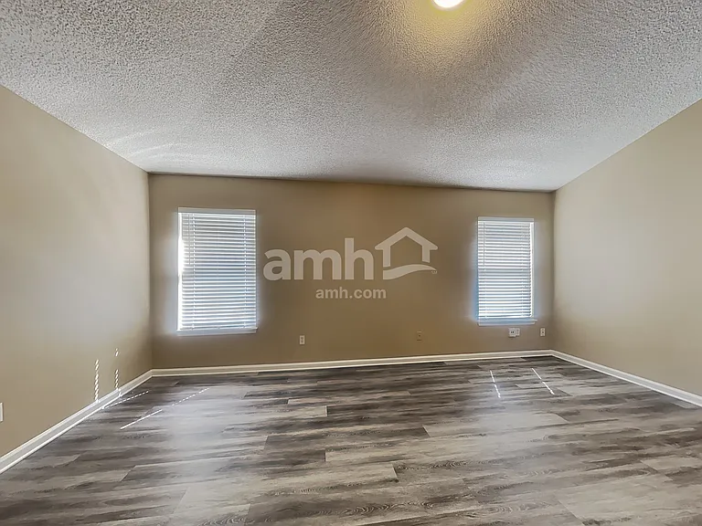 2064 Hunters Trace Cir — Photo 13