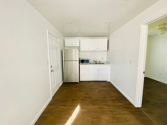 3rd image of 1406 Woodland St #1