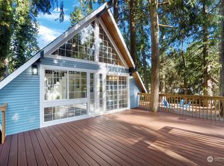 1407 Shuksan Dr, Camano Island, WA