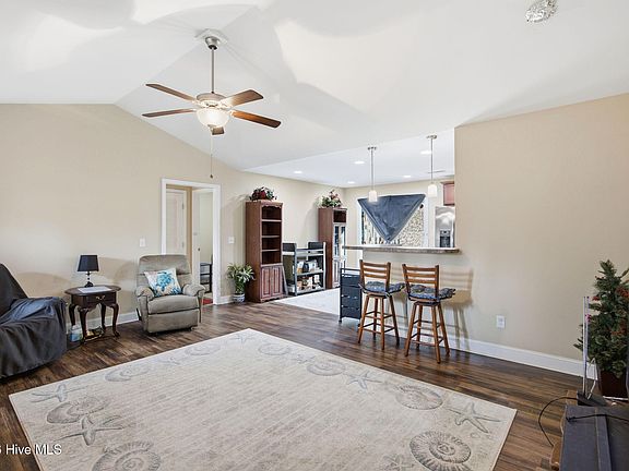 3rd image of 4226 Cherry Laurel Lane SE