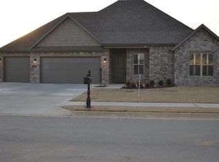 704 Bellmara Cir, Cave Springs, AR 72718